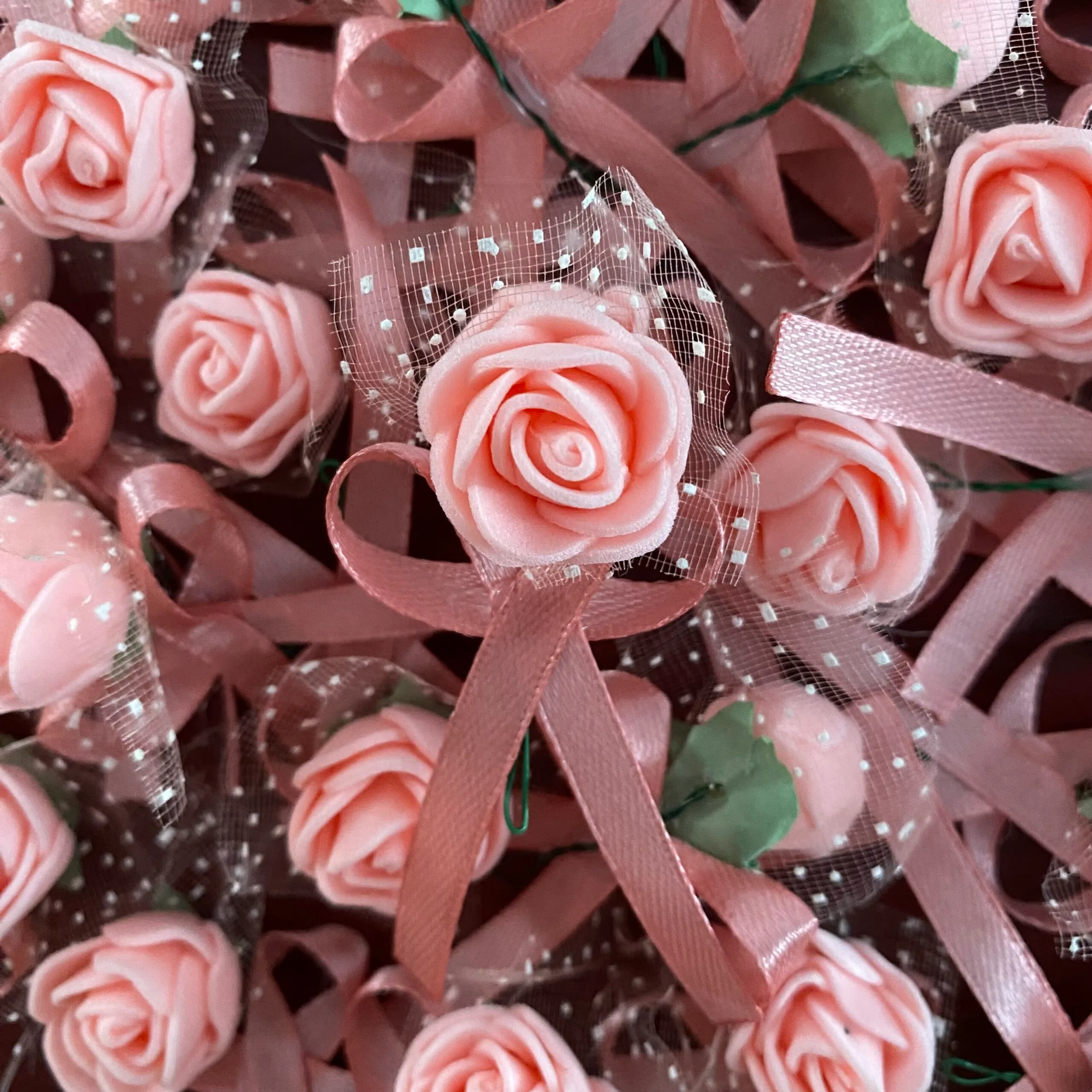 cocarde / flori de pus in piept pentru invitati rose gold